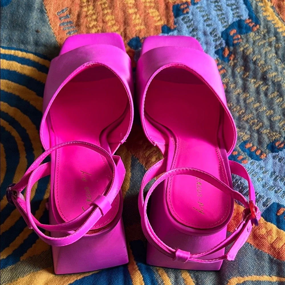 Circus by Sam Edelman Fuchsia Platform Heels